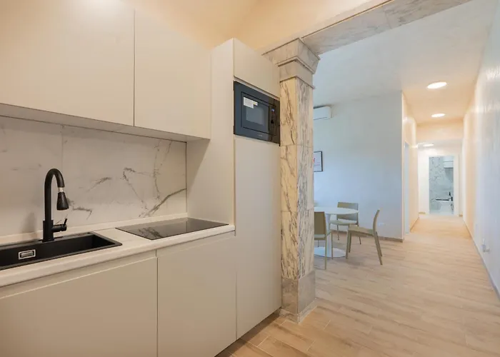 Modern Two Bedroom Design Near Circo Massimo Apartmán